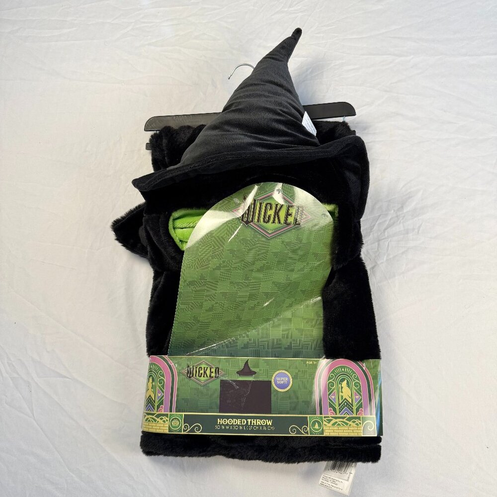 Universal City Studios-Elphaba Wicked Hooded Blanket/Throw 50inX30in Super Soft
